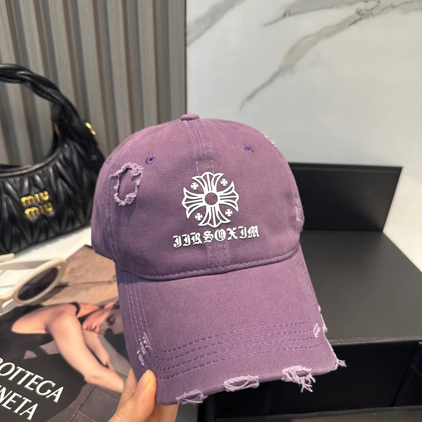 P70 Crow Heart 🆕🆕25 new baseball cap, stylish and classic cross logo, casual with a cool feeling, unisex style, same style for men and women! Very easy to match! Head circumference: 56-58cm is available